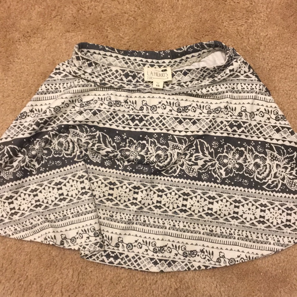 La hearts black and white primed skirt